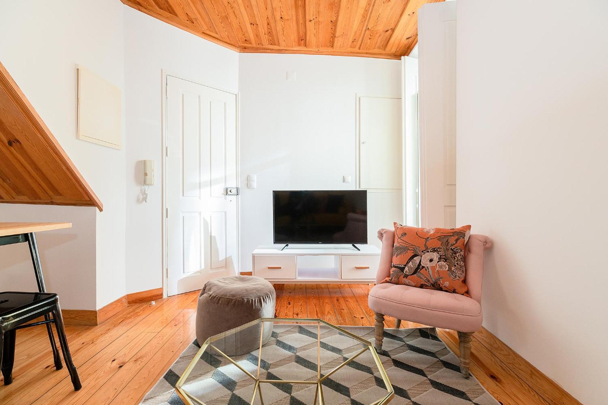 River View 1Bdr Apt In Alfama Close To Tram Lisbon Exterior photo